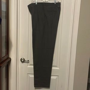 Dockers men’s slacks with pockets and front and back